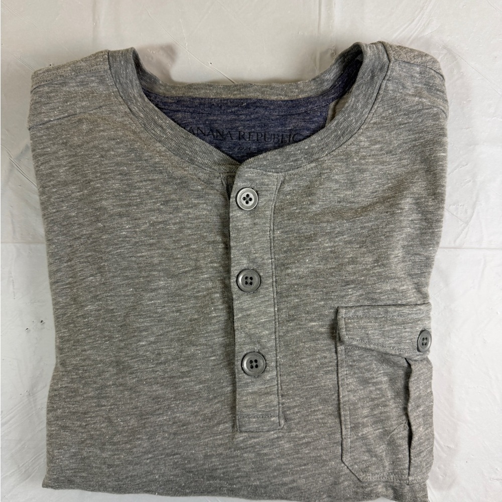 Banana Republic‎ Gray Long Sleeve Henley Shirt